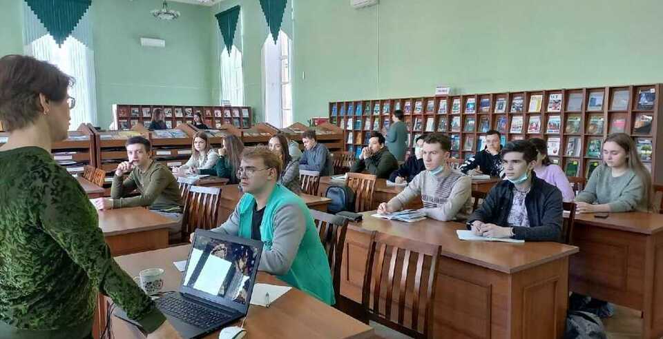 Студенты ЮУТУ в Научной библиотеке