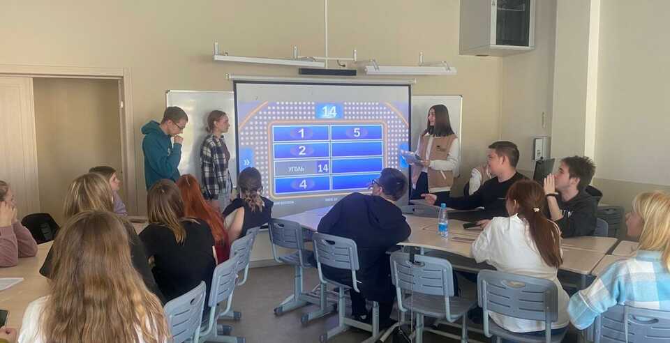 Участники Всероссийского проекта «Твой ход» провели интеллектуально-патриотическую игру для студентов первого курса